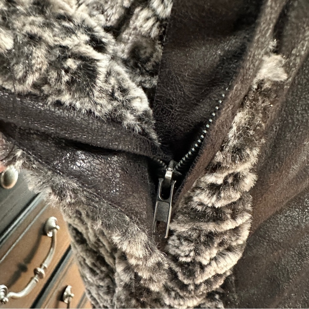 Dolce Cabo Faux Fur & Faux Leather Drape Vest Size S – Black/Gray - Picture 9 of 16